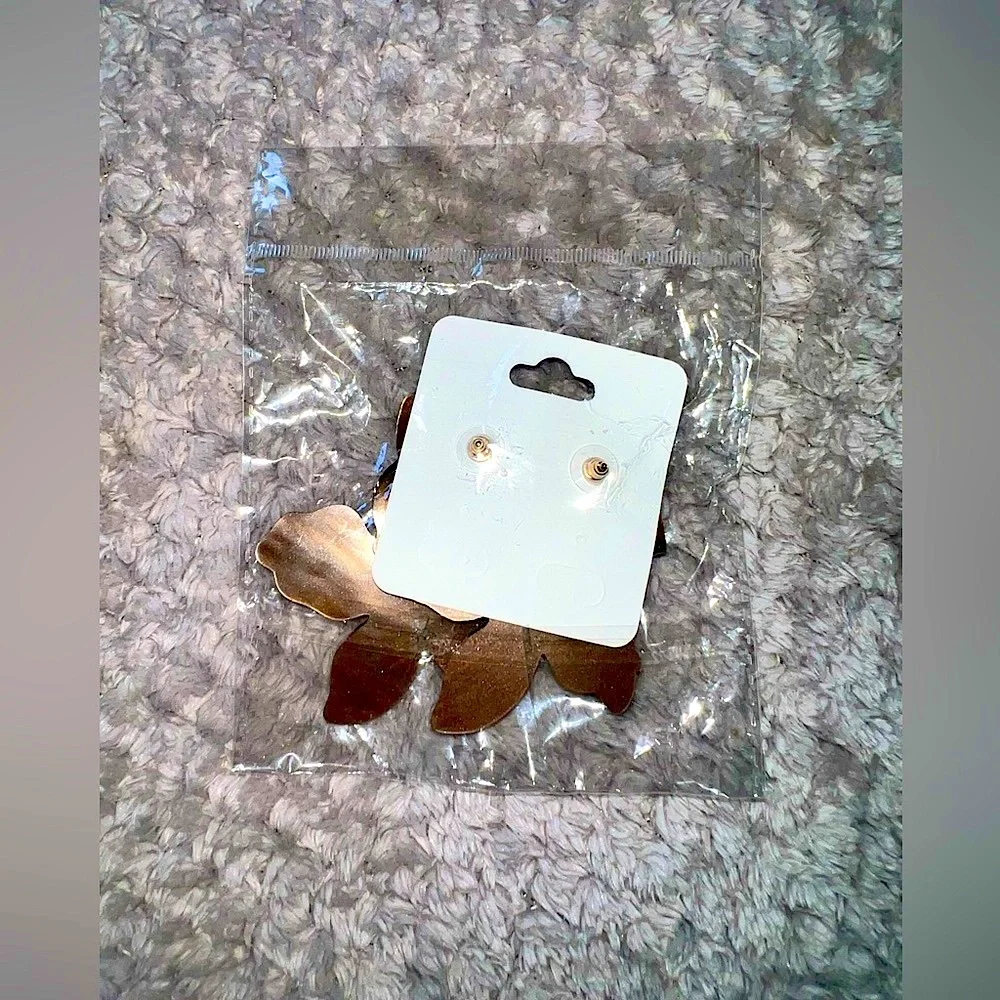 🤎🍂 Bronze Acrylic Resin Flower Earrings 🍂🤎 Brand New in Packet - Picture 12 of 12